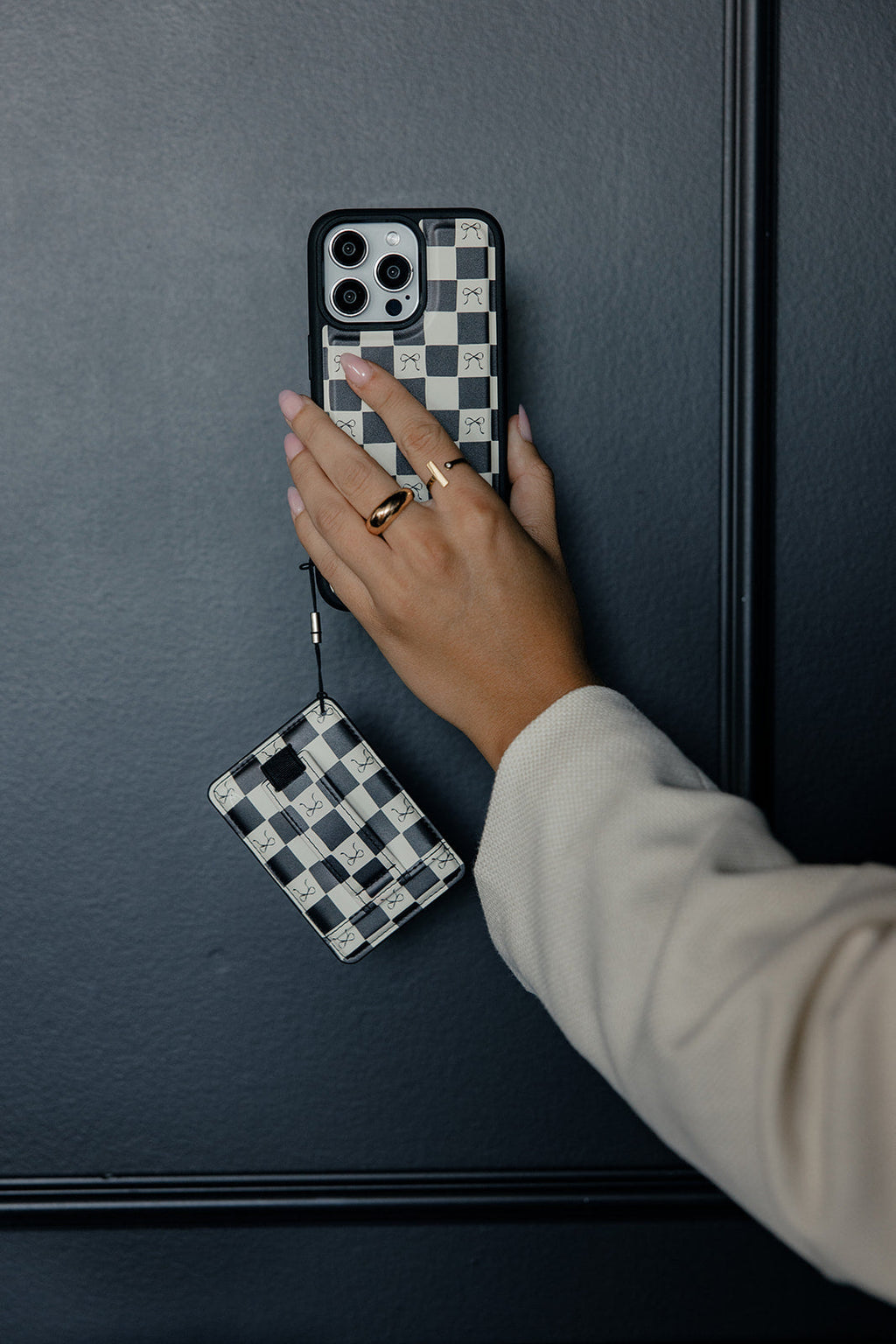 Bow Noir Magnetic Case