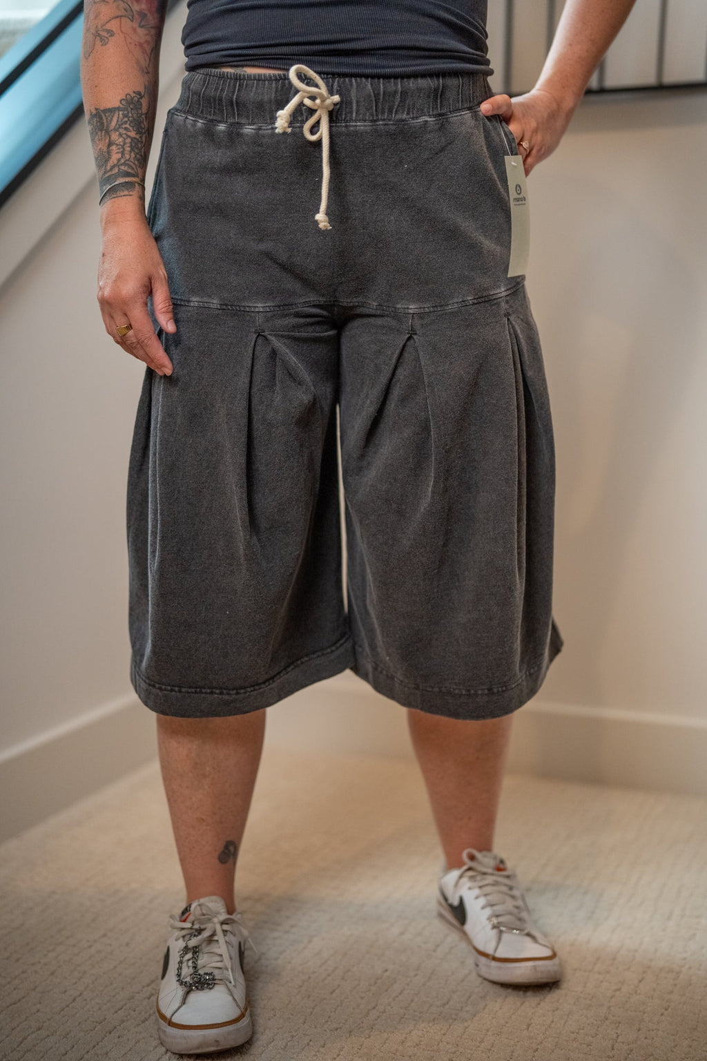 mono b - Mineral Wash Pleated Mid-Length Pants