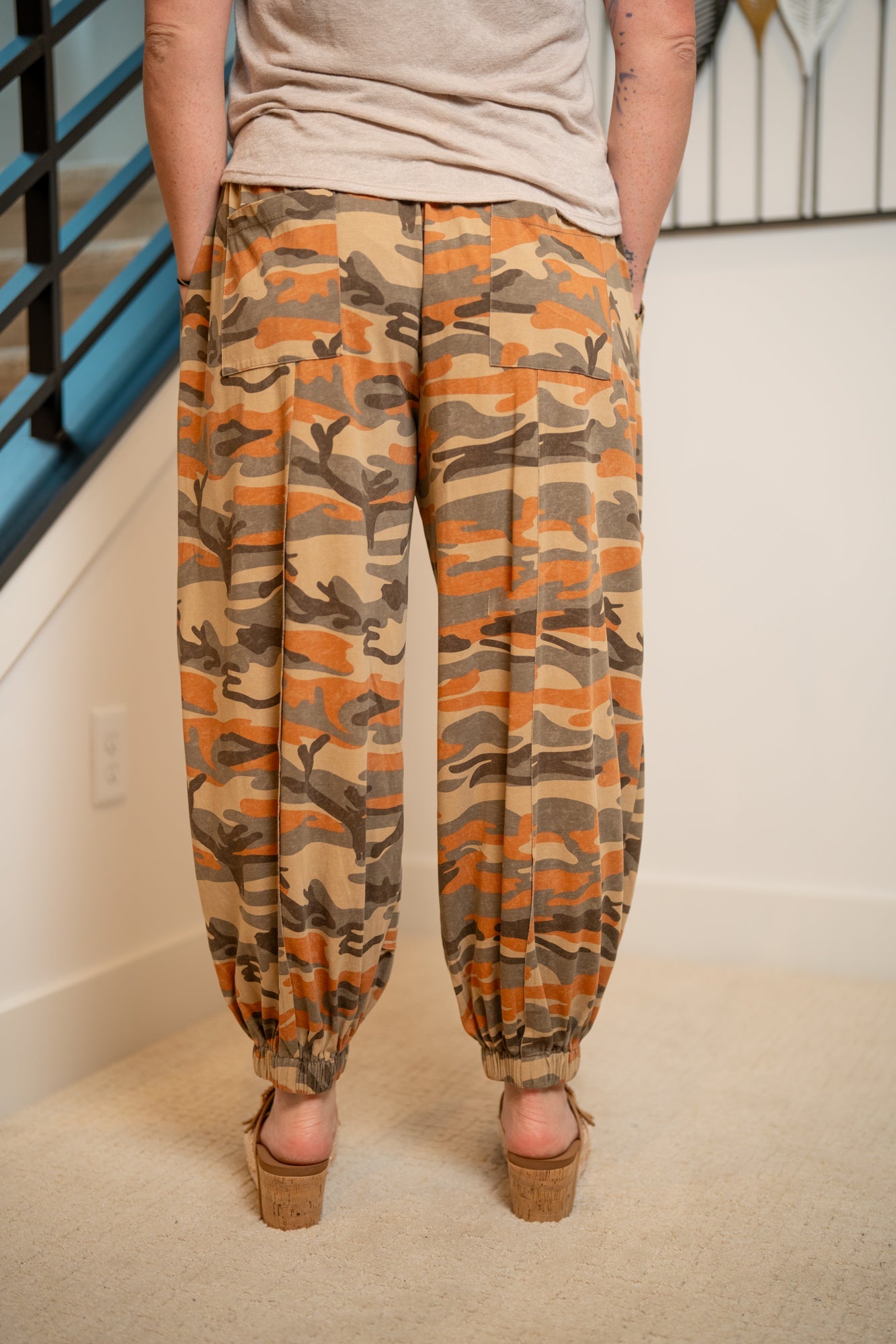 Easel Washed Knit Camouflage Pants – Rust Grey