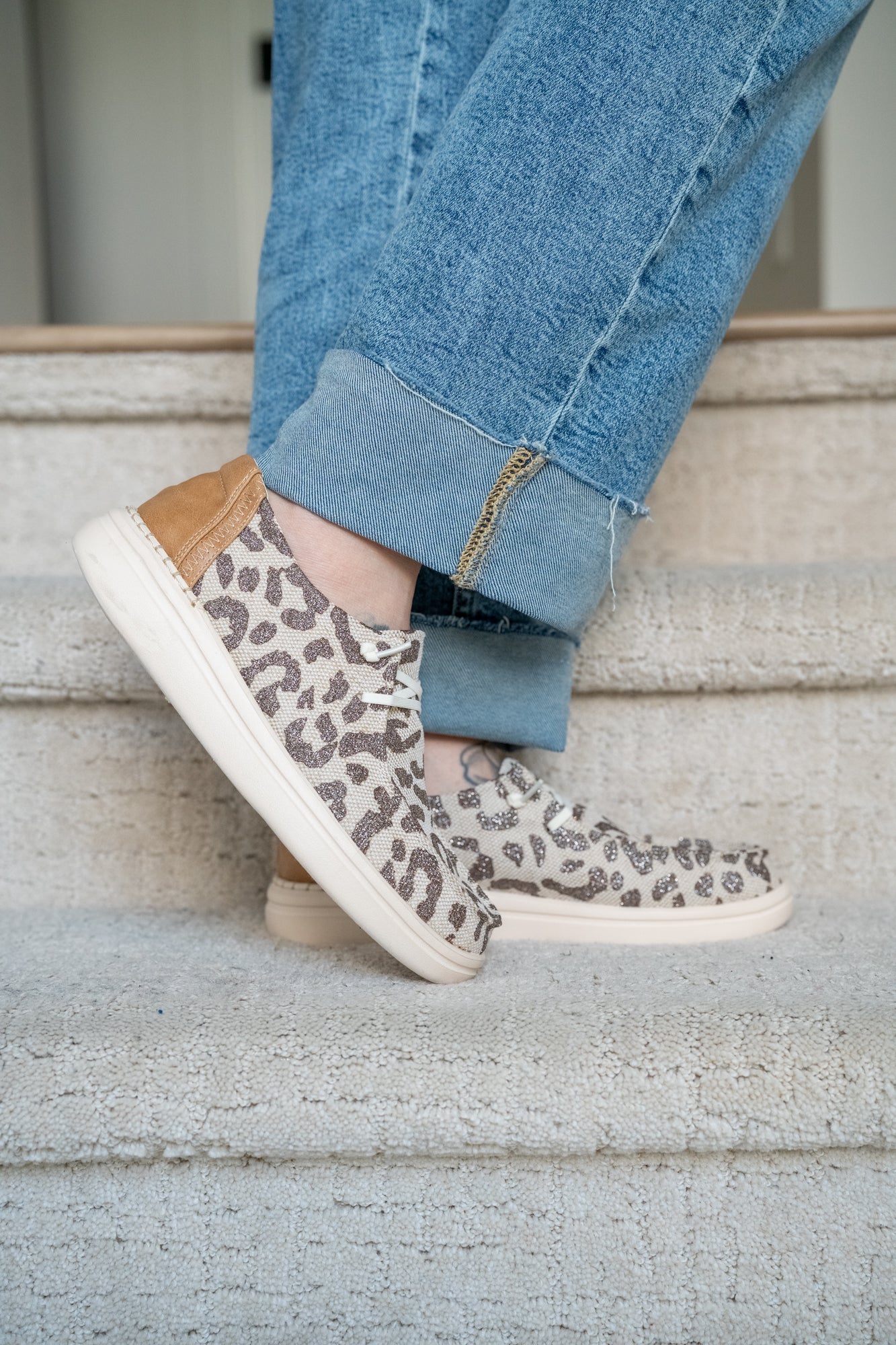 Corkys Kayak 2 - Tan Metallic Leopard