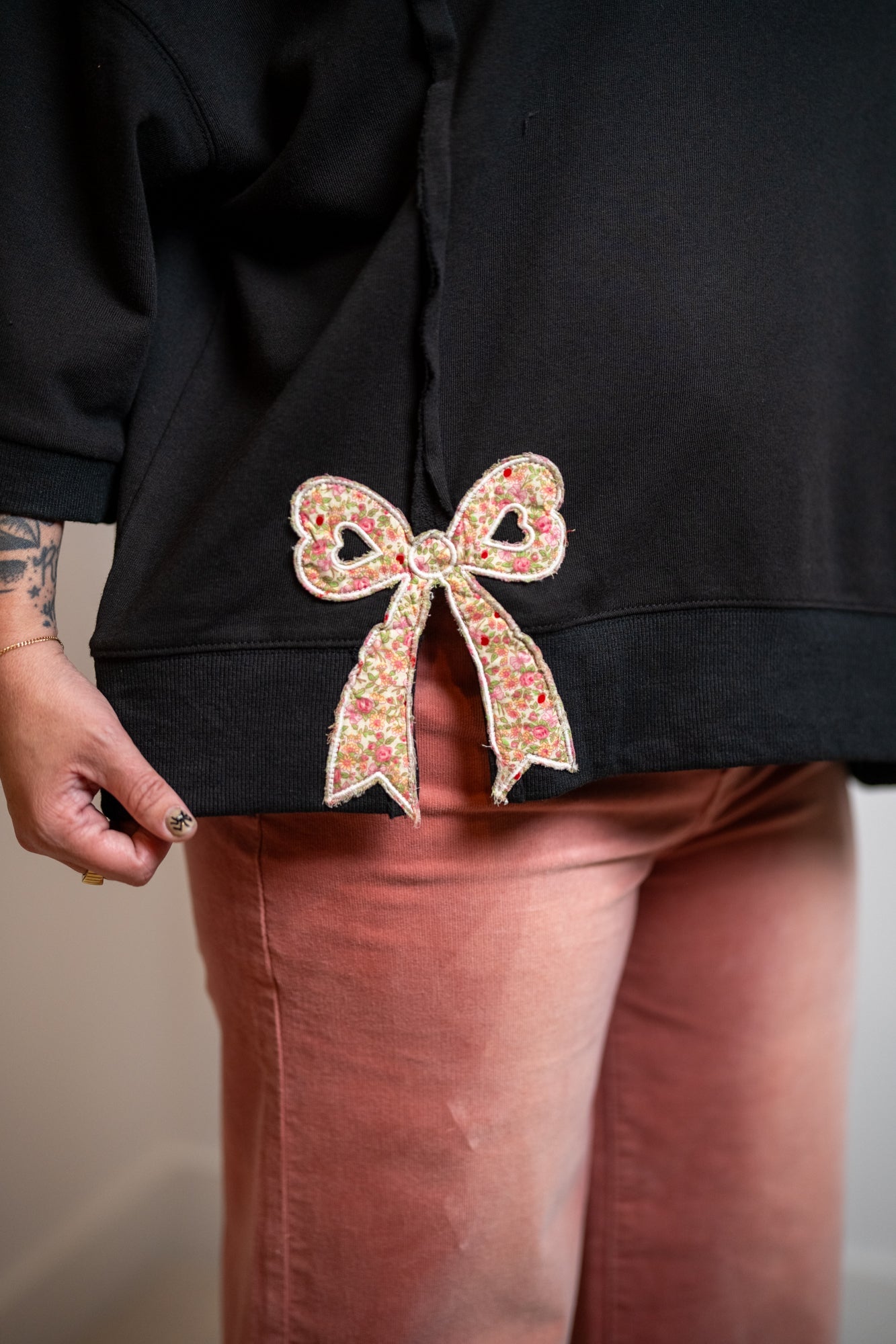 Easel Bow Patch Washed Terry Pullover