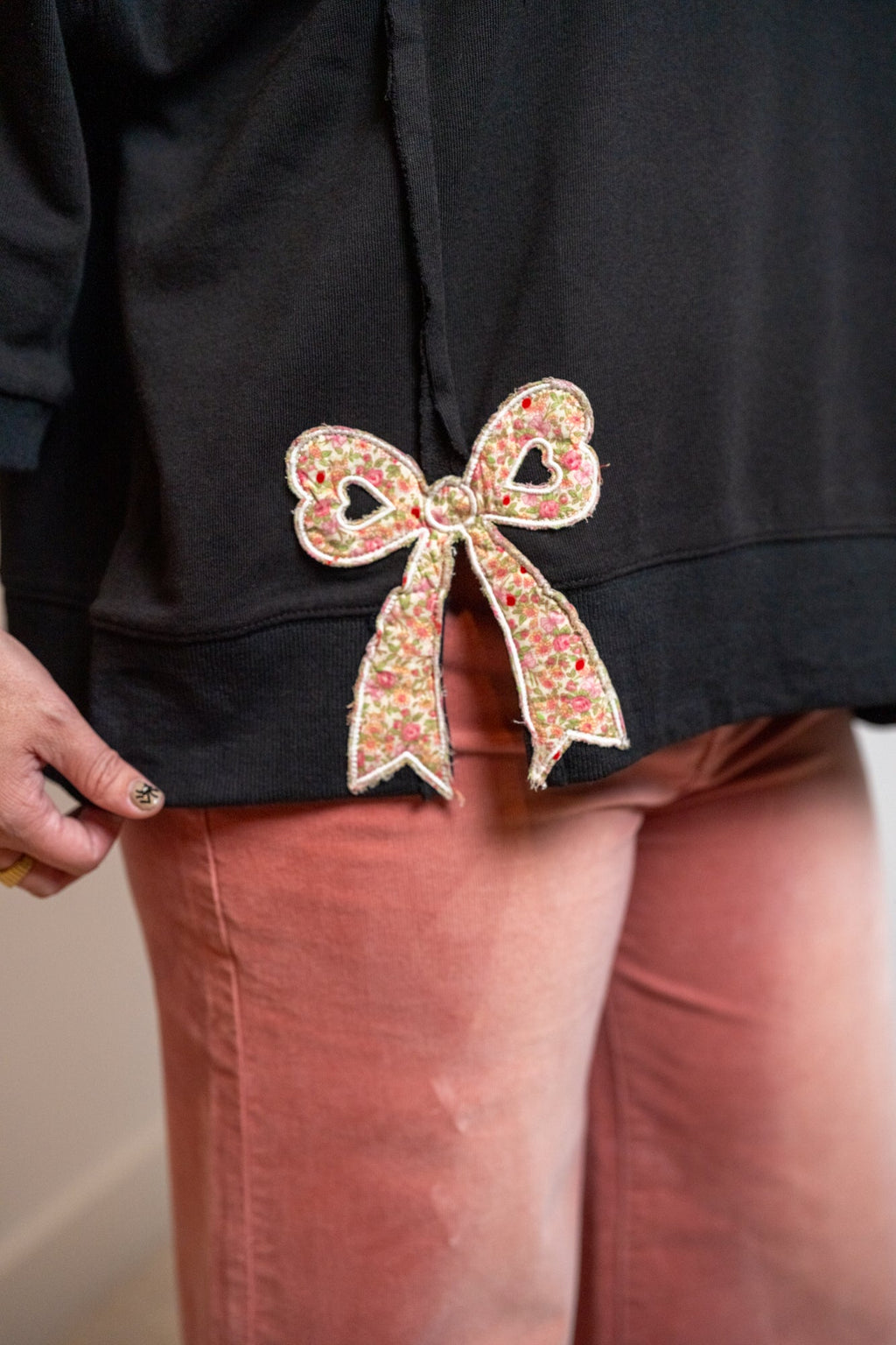 Easel Bow Patch Washed Terry Pullover