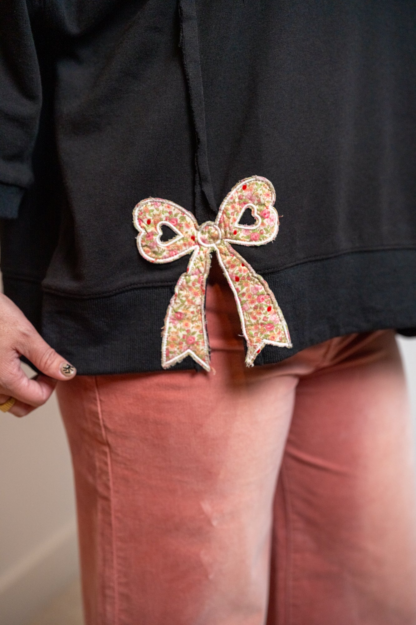Easel Bow Patch Washed Terry Pullover